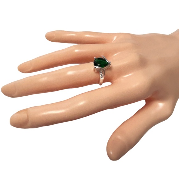 Synthetic Emerald Centre Stone Ring Rhinestone Detail 925 Silver Plate Size 9 - Picture 3 of 10